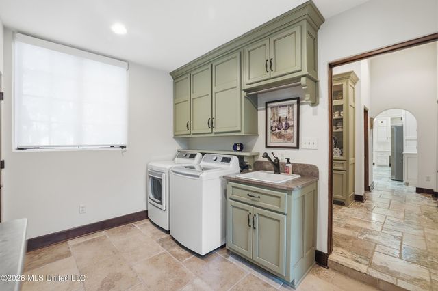 13801 Arbor Circle, Ocean Springs, MS 39564