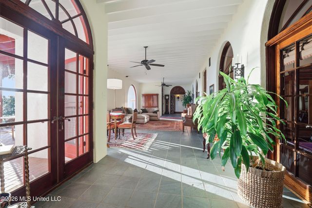 13801 Arbor Circle, Ocean Springs, MS 39564