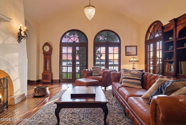 13801 Arbor Circle, Ocean Springs, MS 39564