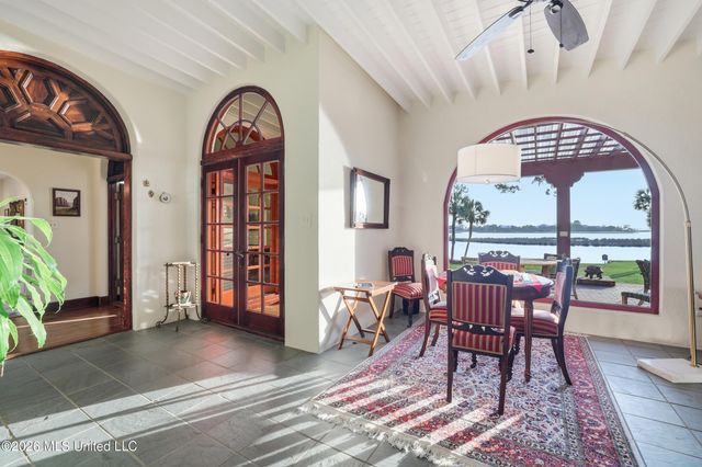 13801 Arbor Circle, Ocean Springs, MS 39564