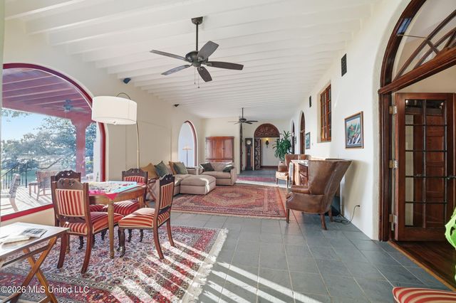 13801 Arbor Circle, Ocean Springs, MS 39564