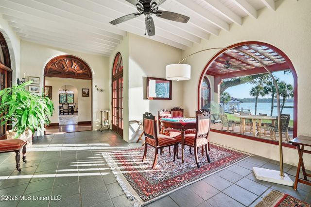 13801 Arbor Circle, Ocean Springs, MS 39564