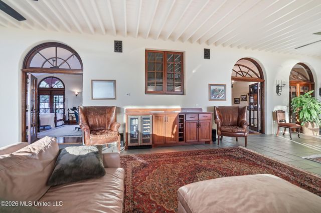 13801 Arbor Circle, Ocean Springs, MS 39564