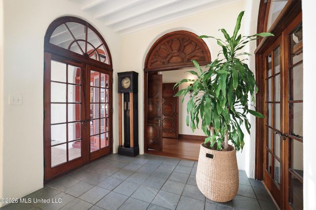 13801 Arbor Circle, Ocean Springs, MS 39564