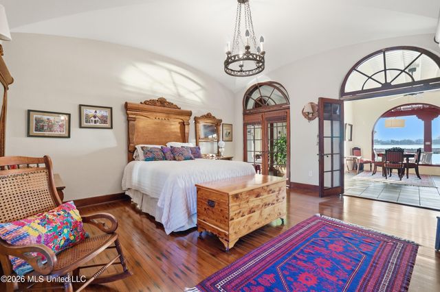 13801 Arbor Circle, Ocean Springs, MS 39564