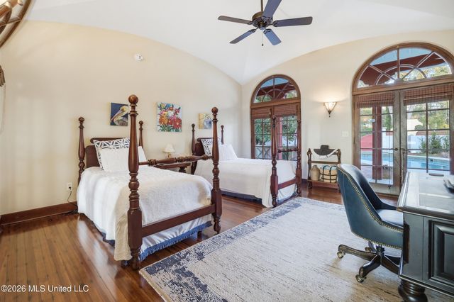 13801 Arbor Circle, Ocean Springs, MS 39564