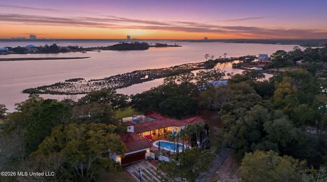 13801 Arbor Circle, Ocean Springs, MS 39564