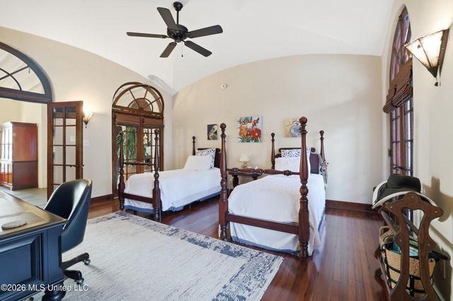 13801 Arbor Circle, Ocean Springs, MS 39564