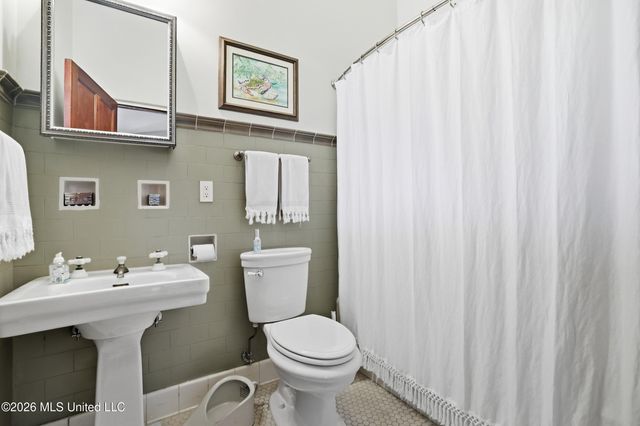 13801 Arbor Circle, Ocean Springs, MS 39564