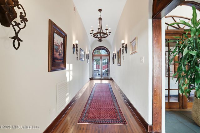 13801 Arbor Circle, Ocean Springs, MS 39564