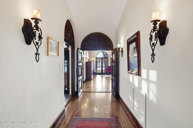 13801 Arbor Circle, Ocean Springs, MS 39564