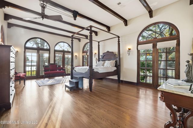 13801 Arbor Circle, Ocean Springs, MS 39564