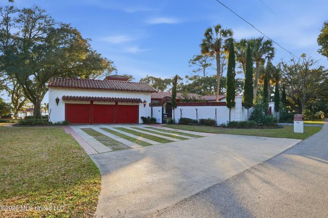 13801 Arbor Circle, Ocean Springs, MS 39564