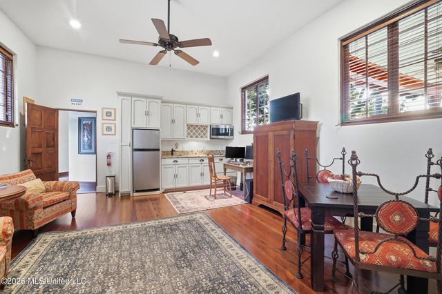 13801 Arbor Circle, Ocean Springs, MS 39564