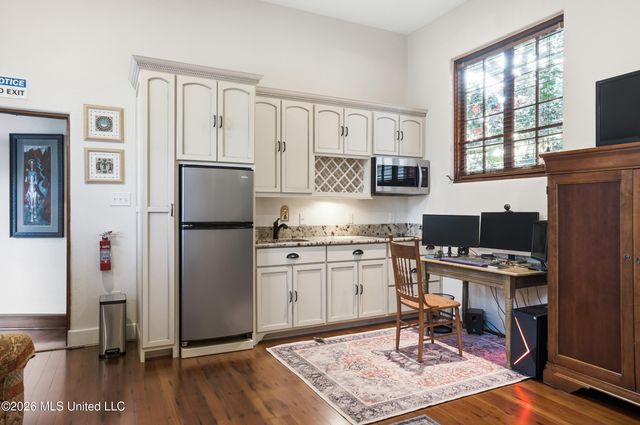 13801 Arbor Circle, Ocean Springs, MS 39564