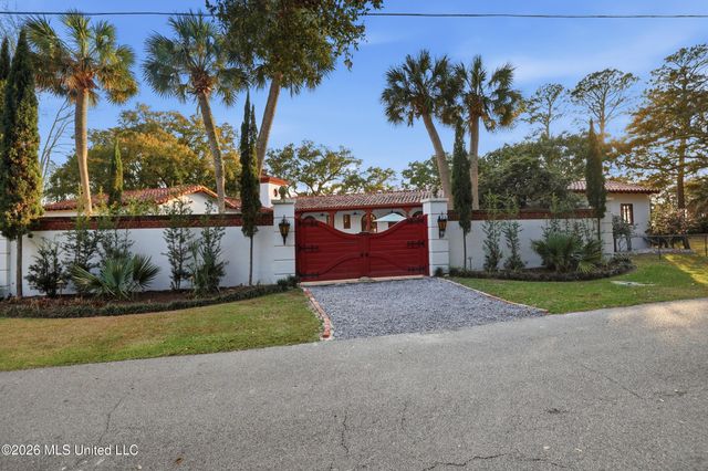 13801 Arbor Circle, Ocean Springs, MS 39564