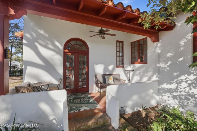 13801 Arbor Circle, Ocean Springs, MS 39564