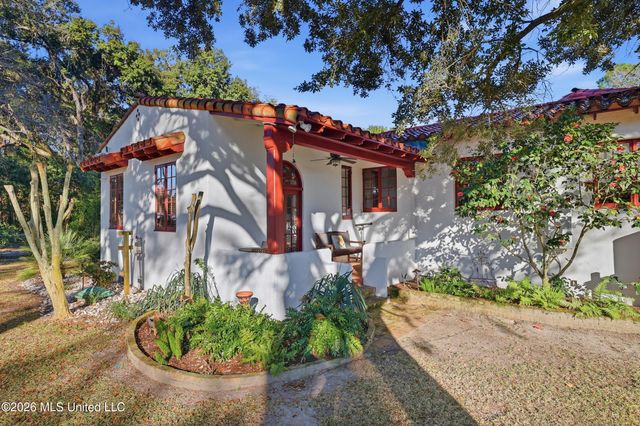 13801 Arbor Circle, Ocean Springs, MS 39564