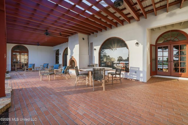 13801 Arbor Circle, Ocean Springs, MS 39564