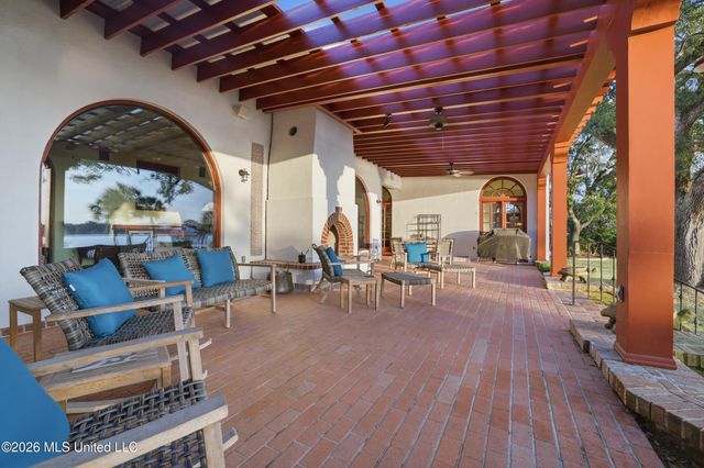 13801 Arbor Circle, Ocean Springs, MS 39564