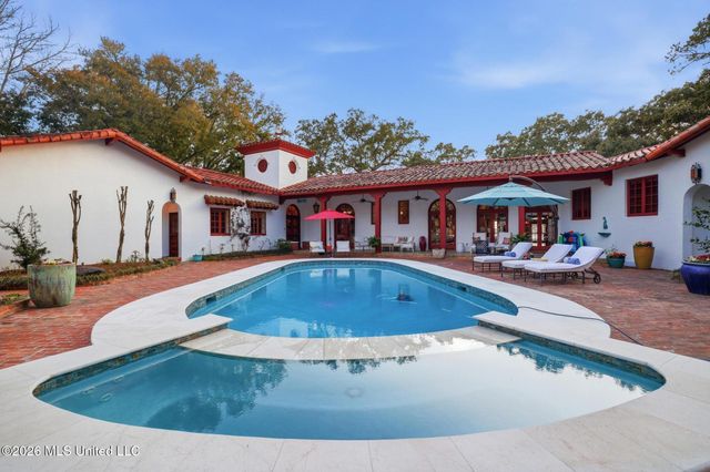 13801 Arbor Circle, Ocean Springs, MS 39564