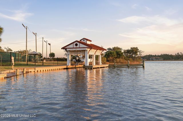 13801 Arbor Circle, Ocean Springs, MS 39564