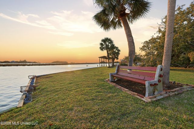 13801 Arbor Circle, Ocean Springs, MS 39564