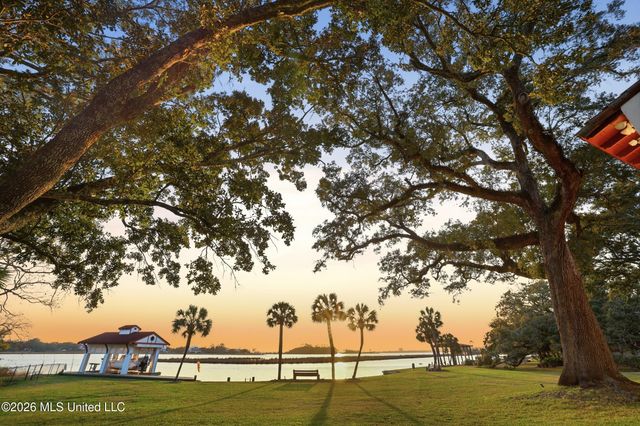 13801 Arbor Circle, Ocean Springs, MS 39564