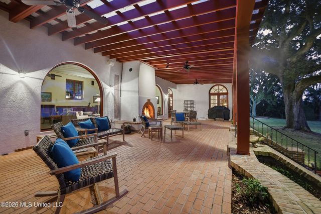 13801 Arbor Circle, Ocean Springs, MS 39564