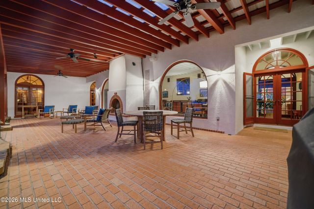 13801 Arbor Circle, Ocean Springs, MS 39564