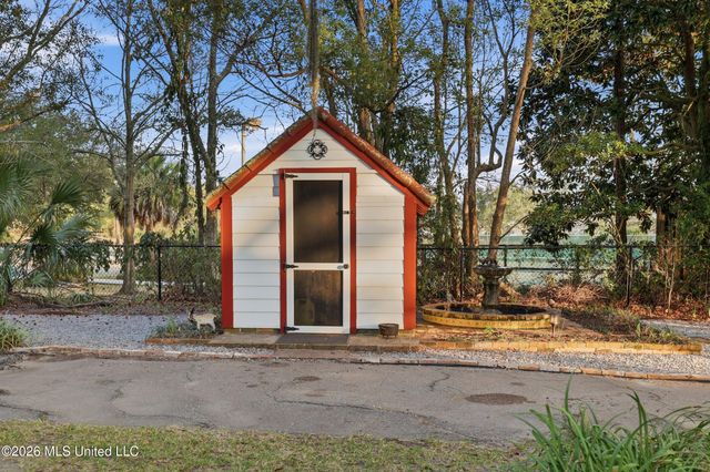 13801 Arbor Circle, Ocean Springs, MS 39564