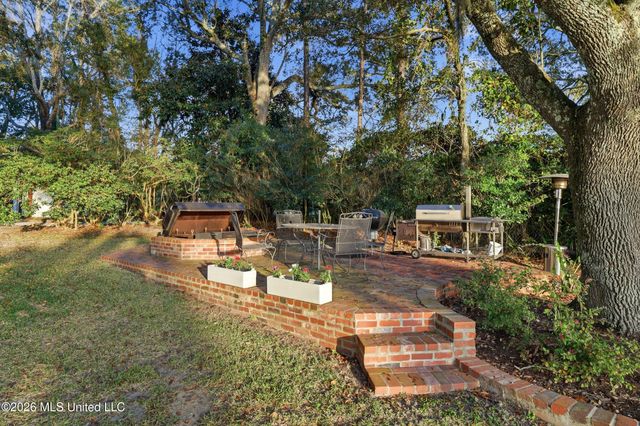 13801 Arbor Circle, Ocean Springs, MS 39564