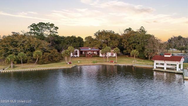 13801 Arbor Circle, Ocean Springs, MS 39564