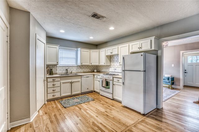 408 North Hunt Street, Bellville, TX 77418
