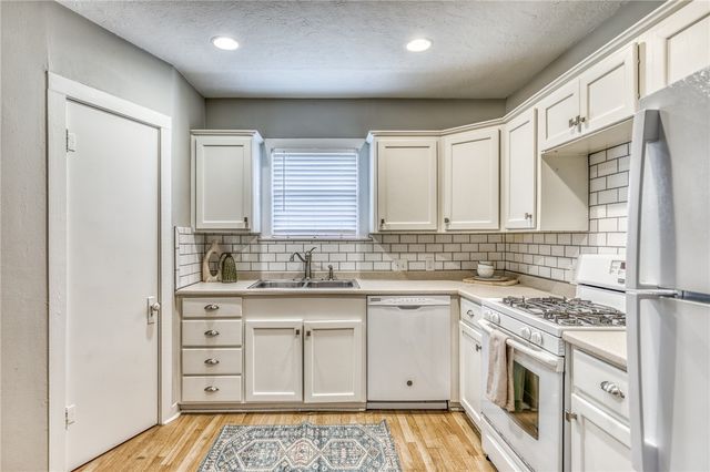 408 North Hunt Street, Bellville, TX 77418