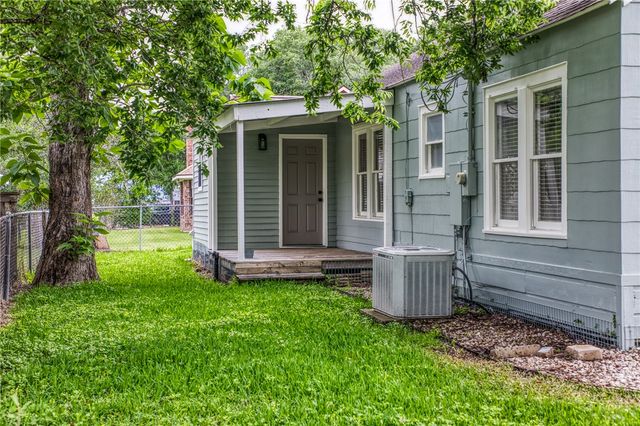 408 North Hunt Street, Bellville, TX 77418