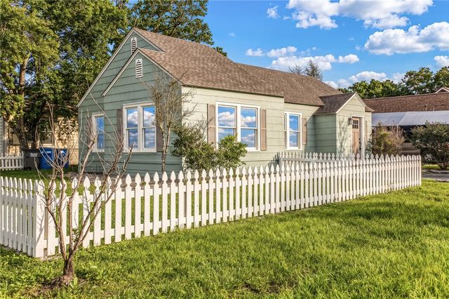 408 North Hunt Street, Bellville, TX 77418