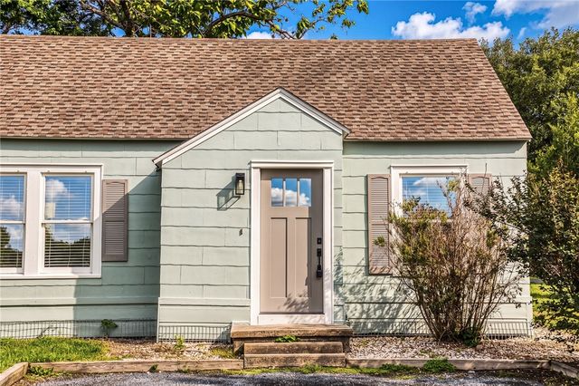 408 North Hunt Street, Bellville, TX 77418