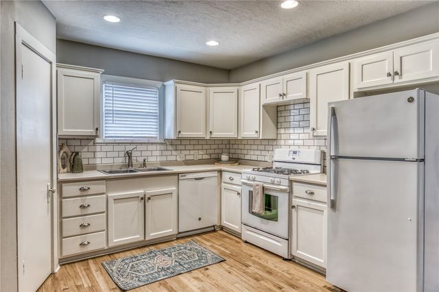 408 North Hunt Street, Bellville, TX 77418