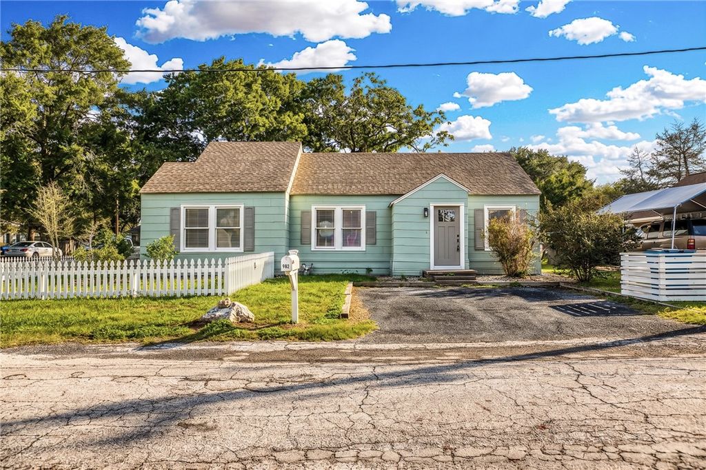 408 North Hunt Street, Bellville, TX 77418