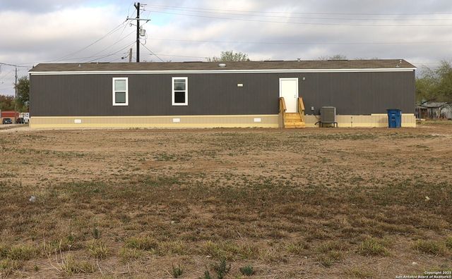 325 S 11th, Poteet, TX 78065