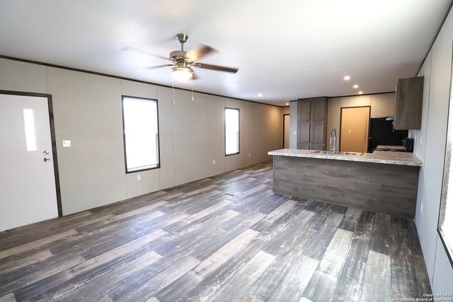 325 S 11th, Poteet, TX 78065