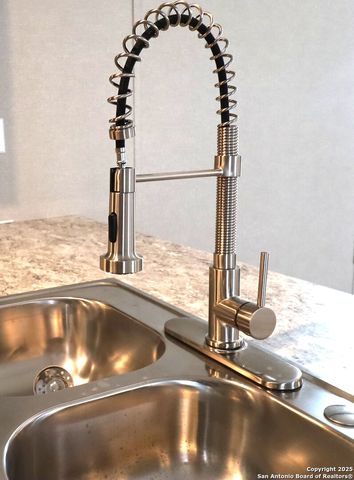 325 S 11th, Poteet, TX 78065