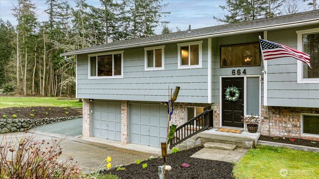 664 Limestone Lane, Oak Harbor, WA 98277