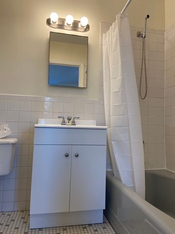 132 Emerson St 33, Boston, MA 02127