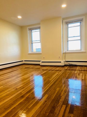 132 Emerson St 33, Boston, MA 02127