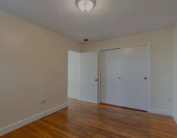 132 Emerson St 33, Boston, MA 02127