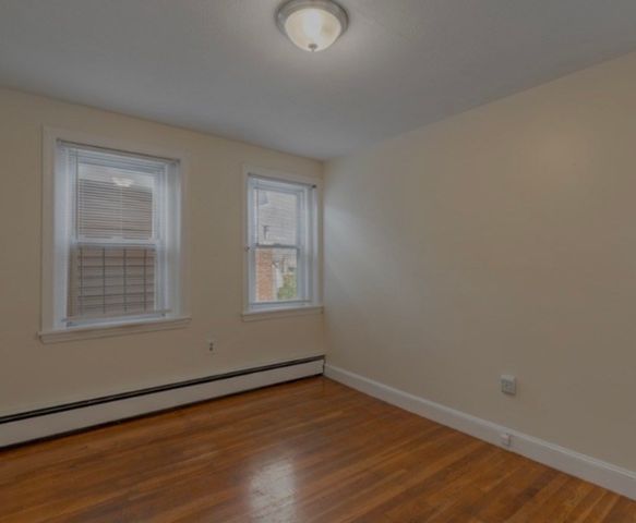 132 Emerson St 33, Boston, MA 02127
