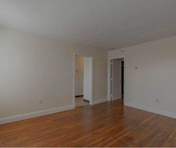 132 Emerson St 33, Boston, MA 02127