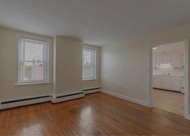 132 Emerson St 33, Boston, MA 02127